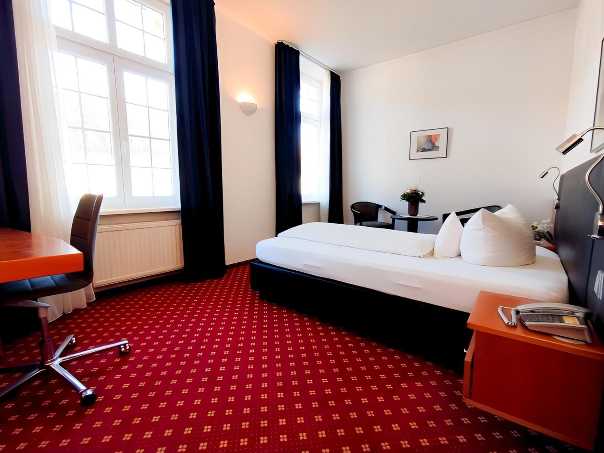 Hotel Schwert Раштатт Екстер'єр фото